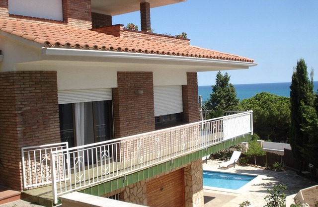 VILLA WITH POOL, CLOSE TO THE BEACH, AND FANTASTIC SEA VIEWS.