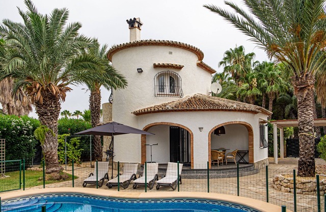 Villa with pool, few minutes from the beach