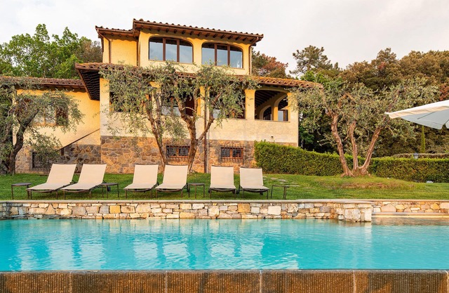 Villa with pool for 12 with stunning views