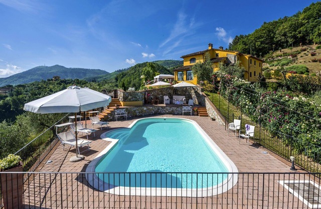 Villa with Pool in Tuscany for 8 People