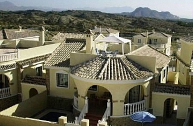 Villa with Private Pool, Air Conditioning, English Free Sat TV and WiFi