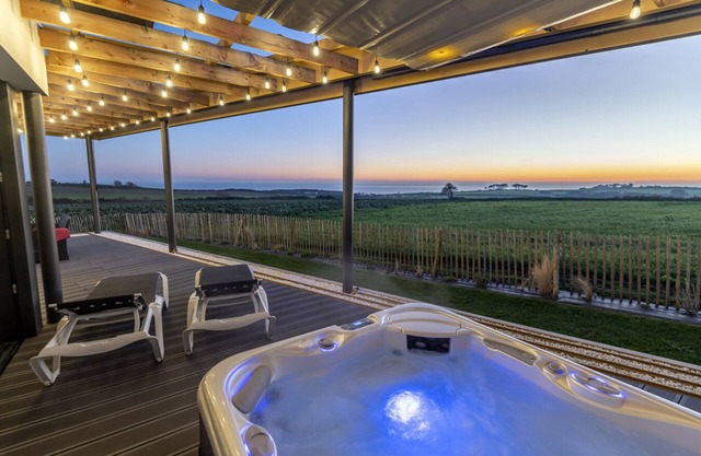 Villa with private Jacuzzi, relaxing wellness weekends and holidays, seaside
