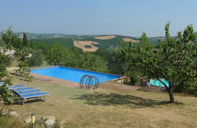Villa with private swimming pool in quiet area, private garden, panoramic views