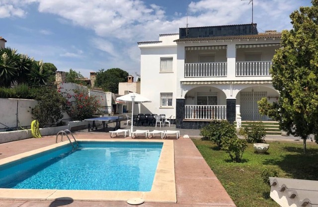 VILLA WITH PRIVATE POOL, A 7 MINUTES FROM THE BEACH AND ONLY 15 KMS OF PORT AVENTURA, -