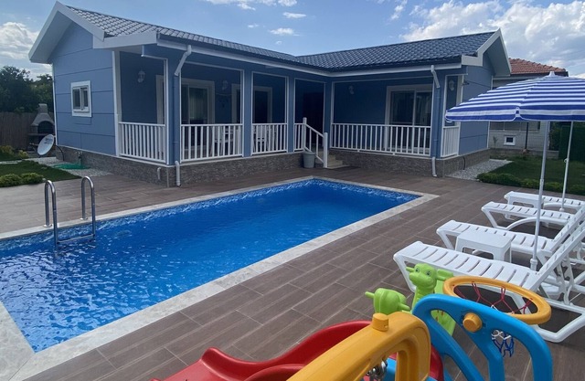 villa with private pool for rent