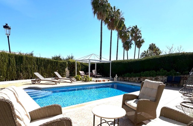villa with private swimming pool in duquesa
