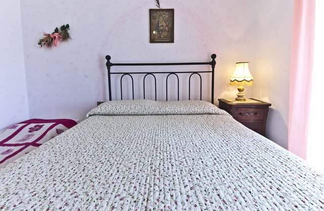 Villa with restaurant and swimmng pool in Maremma countryside mountain Amiata
