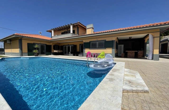 VILLA WITH SWIMMING POOL seixal