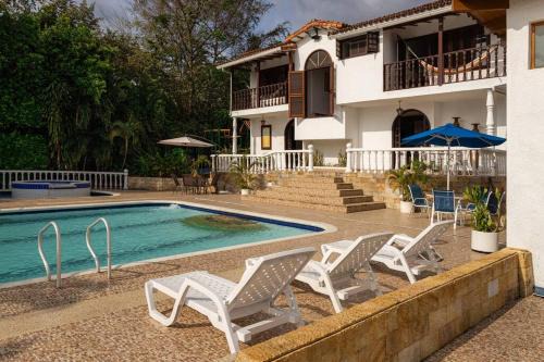 Villa with Swimming Pool, Jacuzzi and Sauna