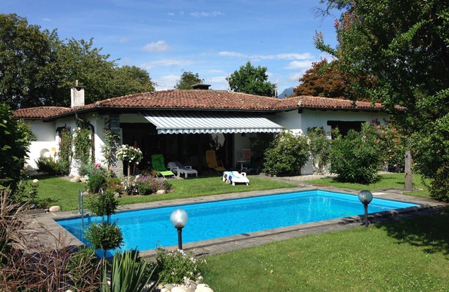 Villa with swimming pool and large garden with parking (license no. NL-00004541)