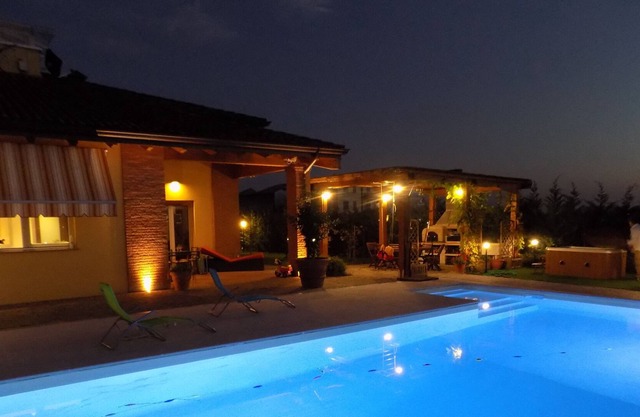 villa with swimming pool and Spa