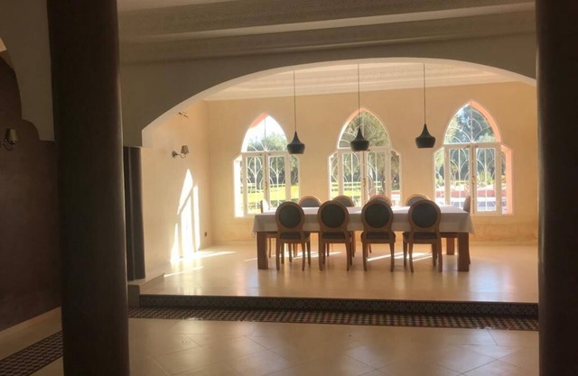 VILLA WITH SWIMMING POOL OF 650 M2 ON 1 HECTARE WITH PERSONNEL