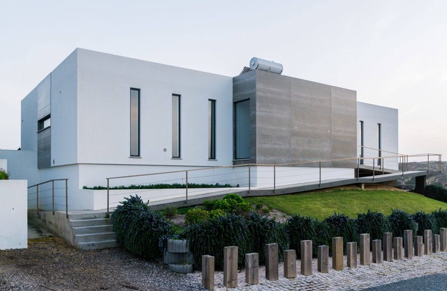Villa with swimming pool 800 m from the beach.