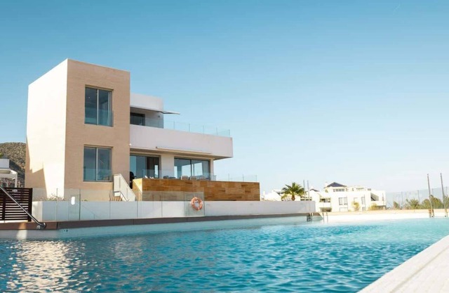 Villa with uninterrupted sea view