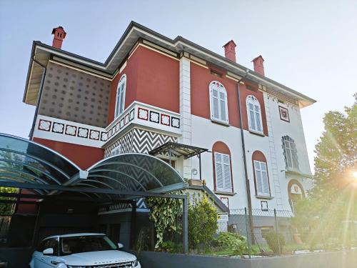 Villa WOLF - A 1919 original Swiss Villa with Garden near Como