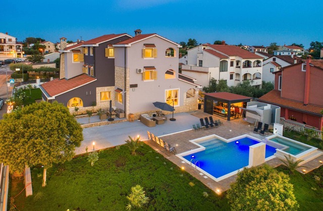 Villa Zorica in Poreč with 7 Bedrooms, Pool, Fireplace