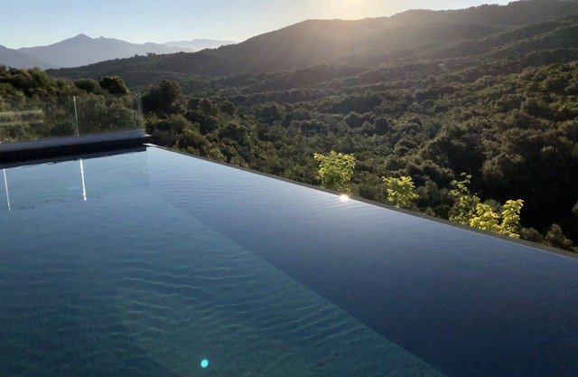 Villa4* exceptional view, 5bed 4bath, private heated pool, billiards.