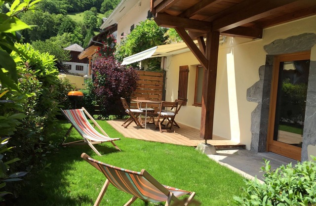 Village apartment on the ground floor at the edge of Lake Annecy