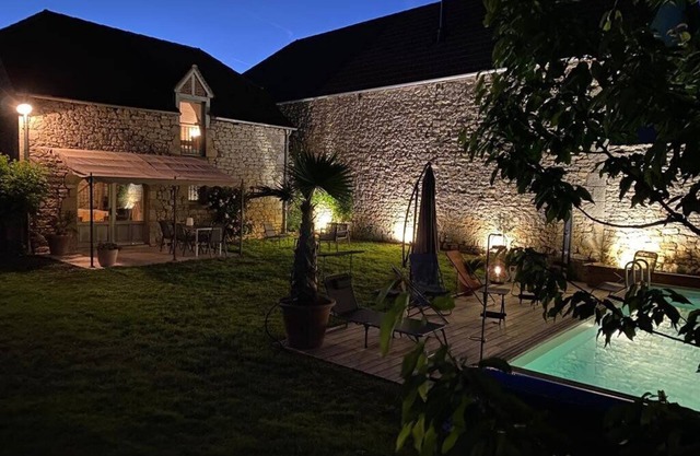 Village house with private pool gite-loubaribas