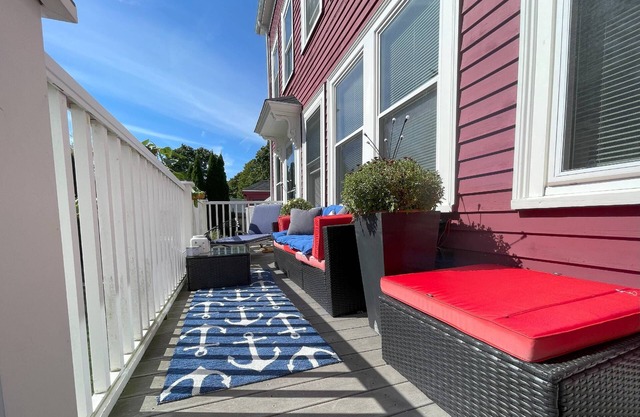 Village Retreat: Walk to Charming Historic Town, Off Street Parking, Private Deck, Grill