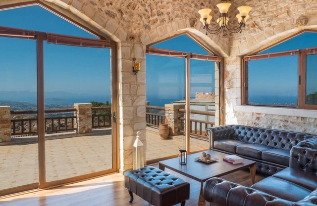 VillaMalaxa Private Luxury with amazing Views all over the city