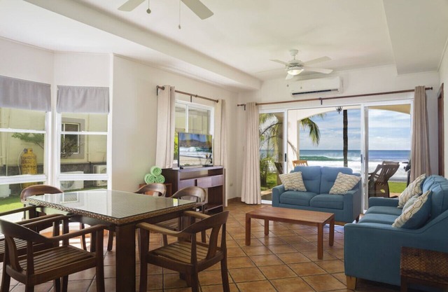 Villas Iguana A-14: Beachfront Condo!