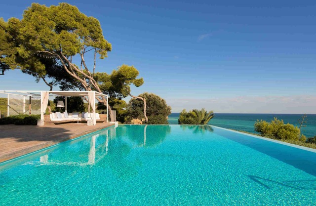 Villas Sitges Casa del Mar. Front line/Spectacular sea views by Weekly Villas