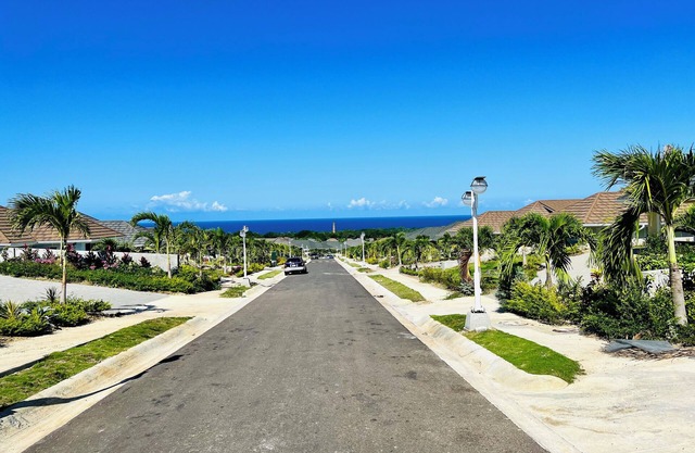 VillasOutAMany * Free Puerto Seco Beach * Partially Completed Loft w/Extra Beds