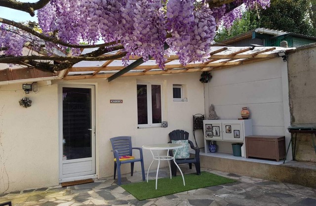 Villebon-sur-Yvette Studio 20kms from Paris (RER B Station Lozère)