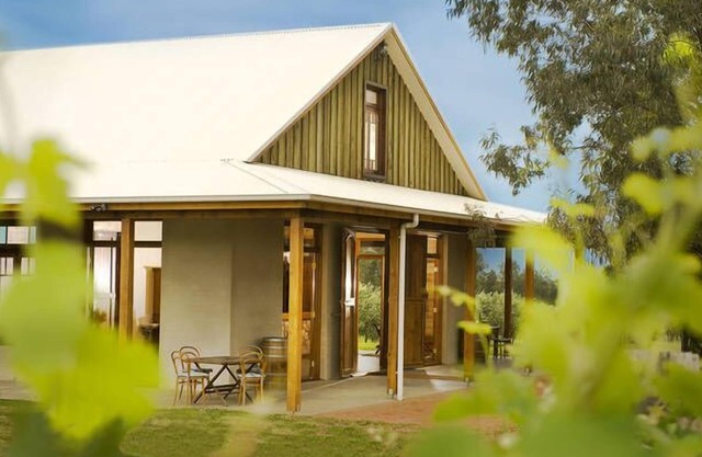 Vineyard Estate House | Wine Tastings & Olive Groves | Hunter Valley Escape