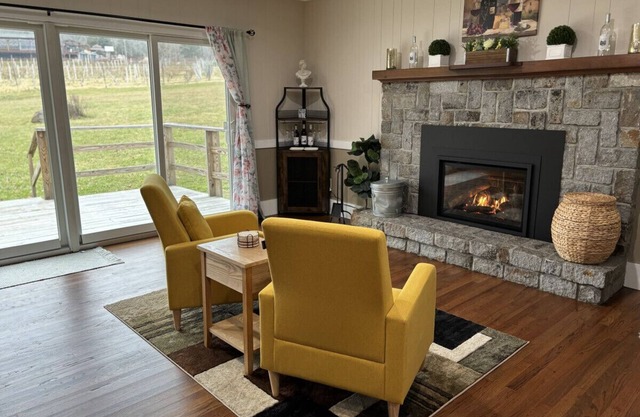 Vineyard Retreat: 3BR Home-Live Music, Wine+Hiking