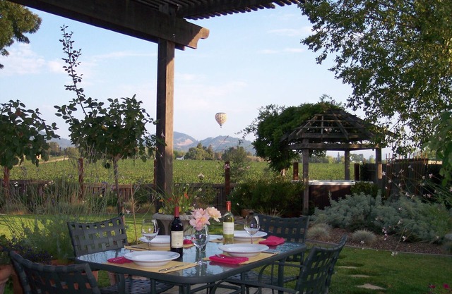 VINEYARD VIEW 4 BED/3 BATH W/HOT TUB nPERFECT LOCATION FOR WINE TASTING