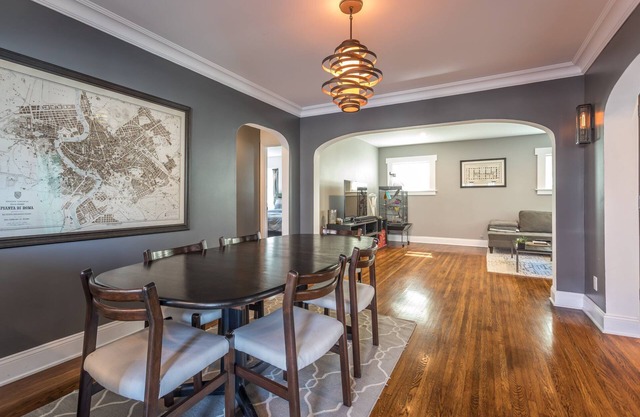 Vintage Craftsman in Walking Neighborhood!