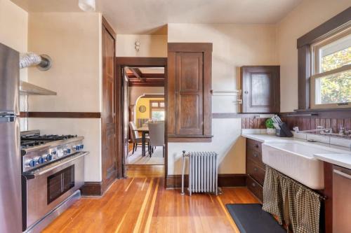 Vintage Craftsman in Byrnes Addition - 99 WalkScore