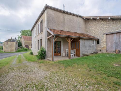 Vintage Holiday Home in Nouart