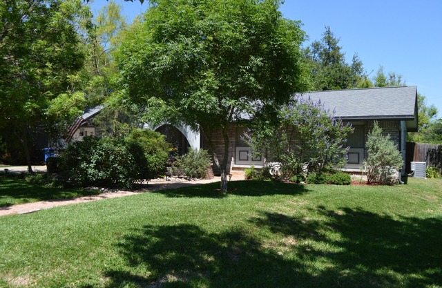Vintage Home, Minutes from Medical Center, Sea World, and Downtown San Antonio
