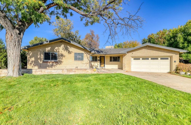 Vintage Luxury W/Spa, Huge Yard Near Red Rocks and City