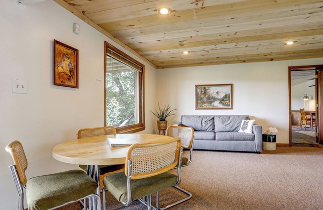 Vintage Style Apartment with Amazing Views of Amish Farmland