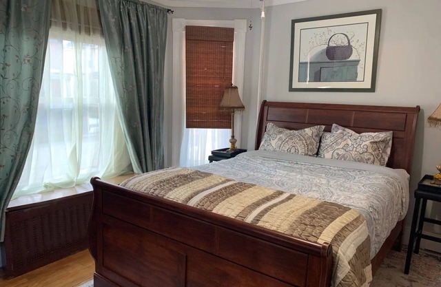 Vintage2-bedroom apartment in superb Manchester, In Unit Laundry Room