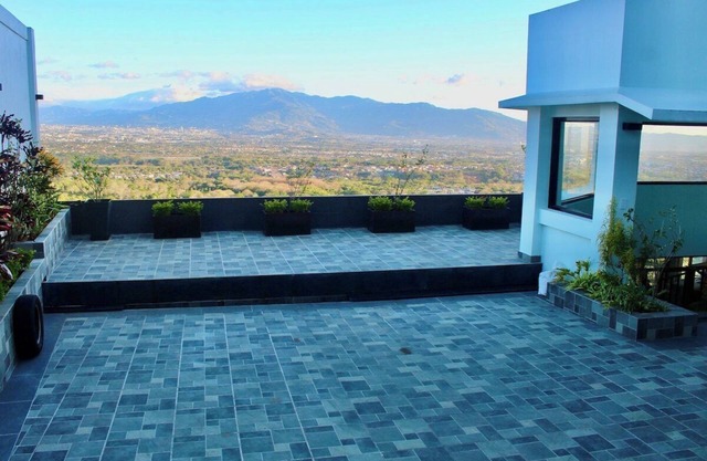 Vista Hermosa-Views above San Jose-20 mins to SJO