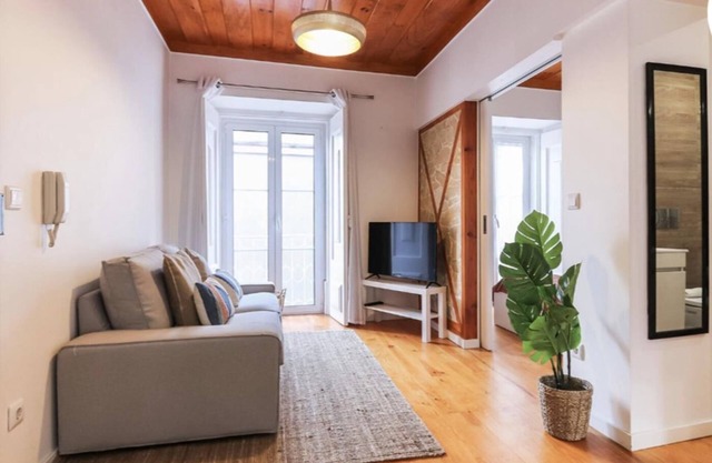 Vita Portucale | Campo Ourique Design w/Balcony