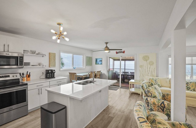 Vitamin Sea - Gulf Front, Pet Friendly, Wifi, Sleeps 6