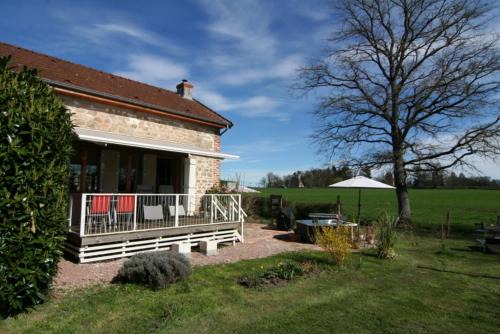 Vrijstaand huis in Thil sur Arroux met jacuzzi