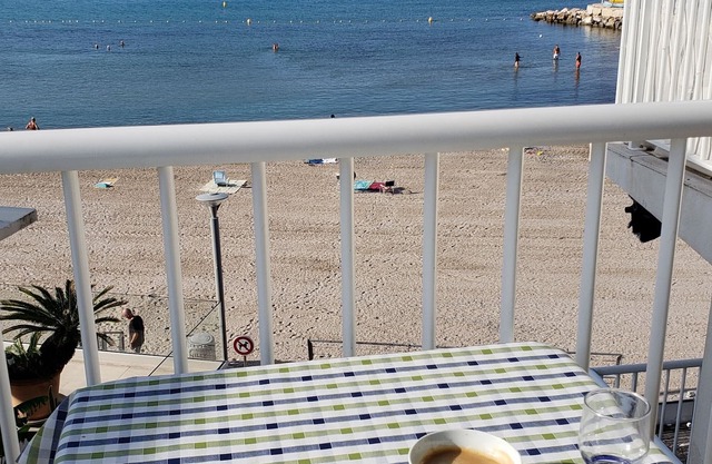 Vue magnifique de la Mer, Cote d'Azur de votre balcon +wifi