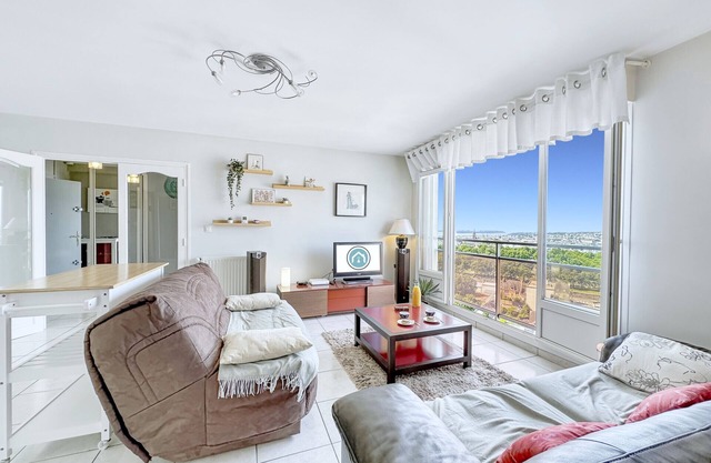 Vue mer/ville à 180° et véranda pour ce beau T3