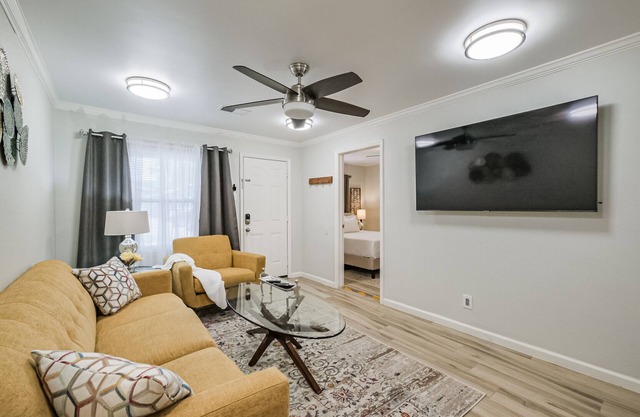 W 21st In The Heights, Pet Friendly, Walking