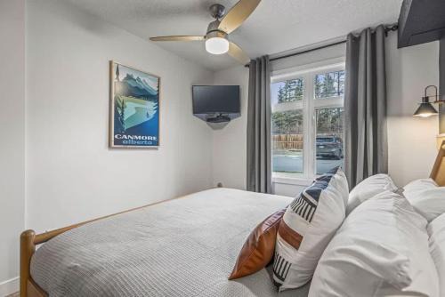 W118 NEW! Central Canmore- Light Industrial Hotel Room