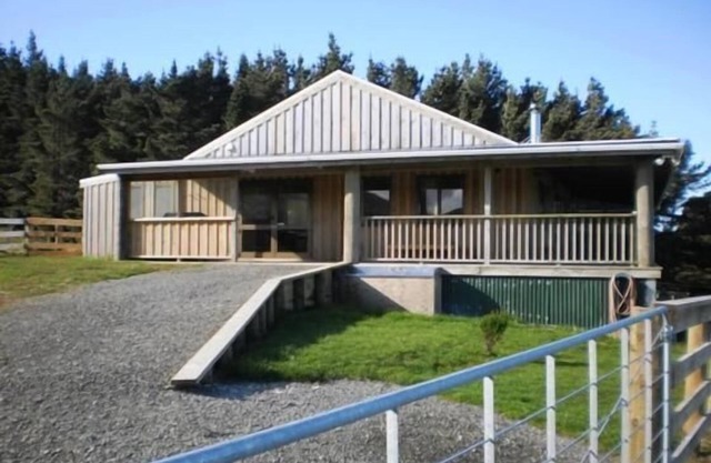 Wai Ngaio Retreat - Coastal and Rural Lodge
