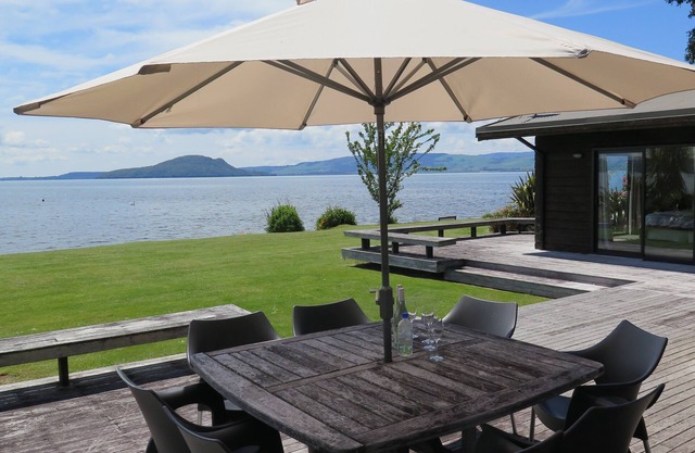 Waikuta Lakeside Lodge on Lake Rotorua