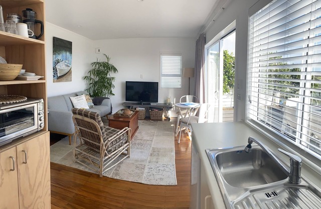 Waipu Cove Beach - BAREFOOT COTTAGE